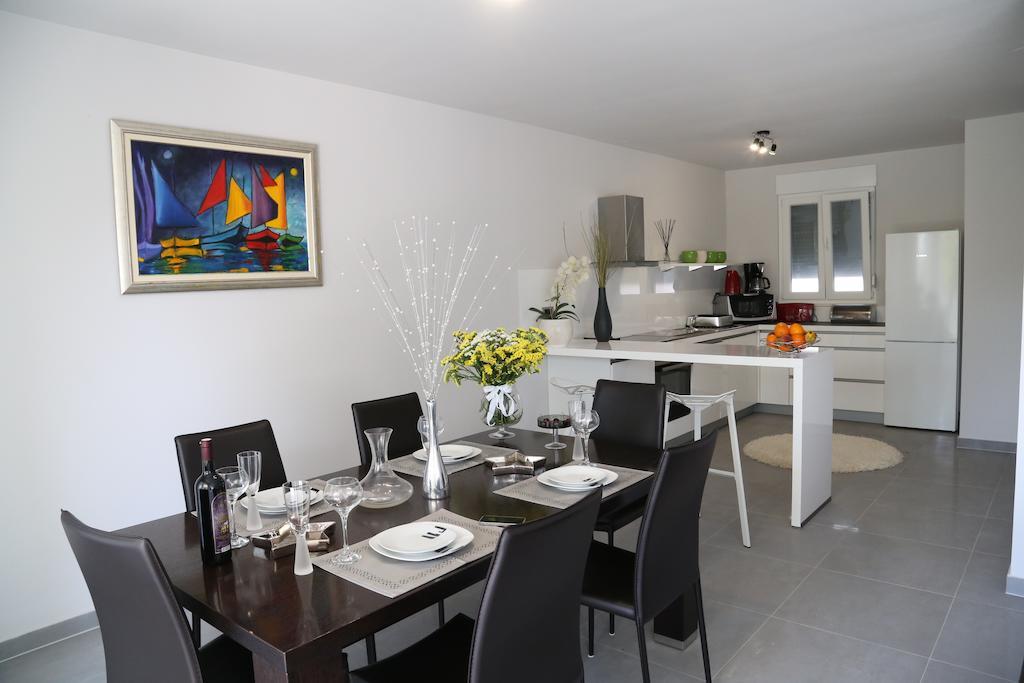 Beach Apartments Dumicic Подстрана Екстериор снимка